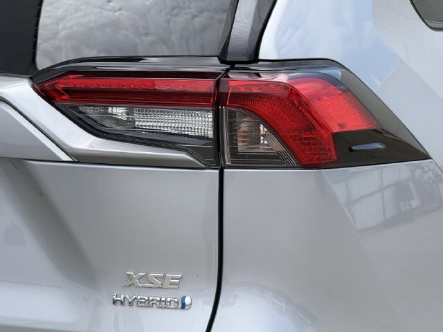 Used 2022 Toyota RAV4 XSE AWD/4WD image 7
