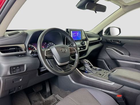 Used 2023 Toyota Highlander LE image 7