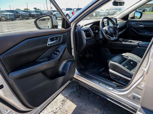 Used 2023 Nissan Rogue Platinum w/ Platinum Premium Package FWD image 29