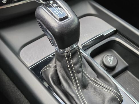 Used 2021 Volvo XC60 T5 R-Design image 35