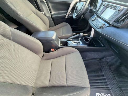 Used 2018 Toyota RAV4 XLE AWD/4WD image 32
