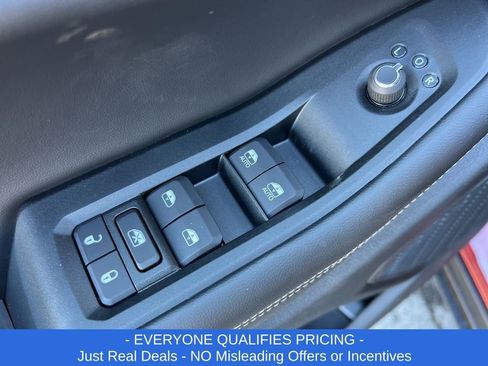 New 2025 Jeep Grand Cherokee Altitude image 10