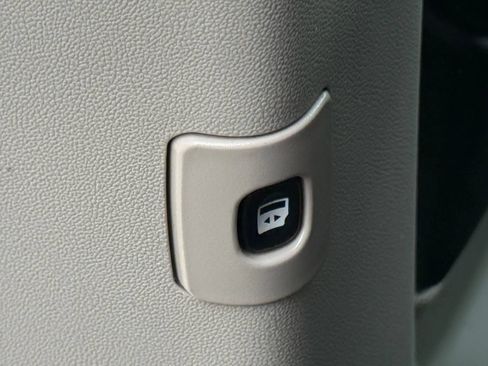 Used 2019 Dodge Grand Caravan SXT FWD image 21
