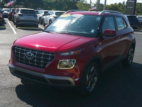 Certified 2024 Hyundai Venue SEL image 2