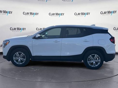 Used 2024 GMC Terrain SLE image 2