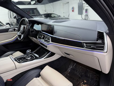 Used 2020 BMW X7 M50i image 18