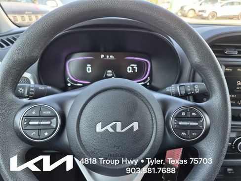 Certified 2025 Kia Soul LX w/ LX Technology Package FWD image 25