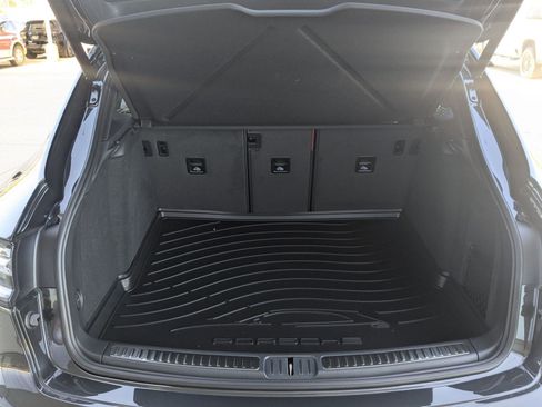 New 2026 Porsche Macan image 23
