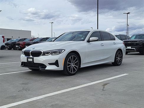 Used 2019 BMW 330i xDrive Sedan w/ Premium Package image 4