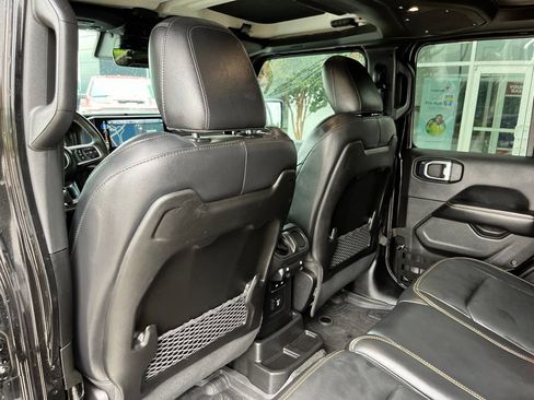 Used 2024 Jeep Wrangler Unlimited Sahara w/ Technology Group AWD/4WD image 14