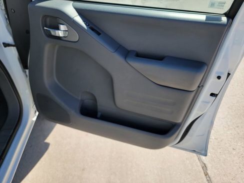 Used 2021 Nissan Frontier SV image 10