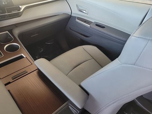 Used 2023 Toyota Sienna XLE image 16