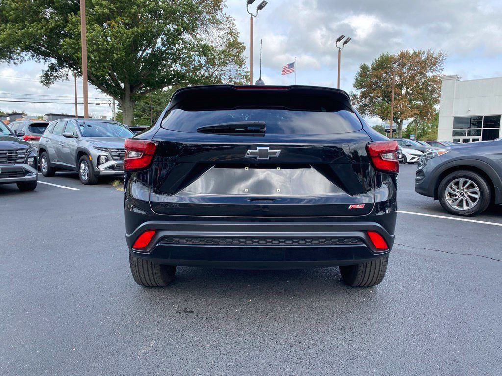 Used 2024 Chevrolet Trax RS w/ Driver Confidence Package FWD image 5