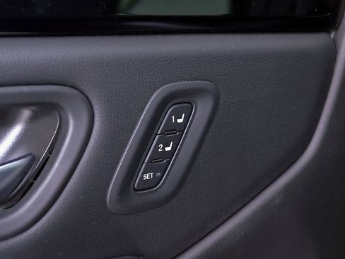 Used 2025 Honda Pilot EX-L image 18