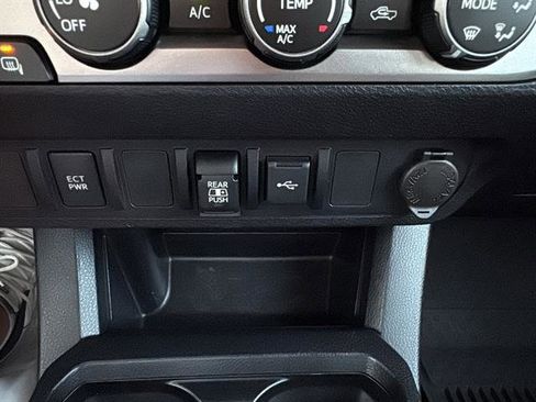 Used 2020 Toyota Tacoma SR5 image 22