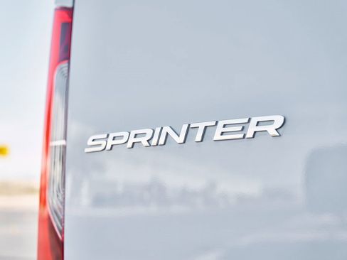 Used 2019 Mercedes-Benz Sprinter 144 image 16