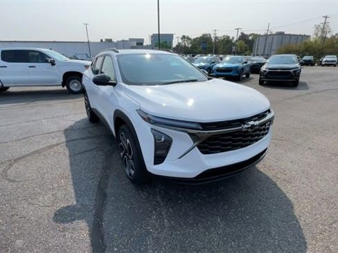 New 2025 Chevrolet Trax RS w/ Sunroof Package image 4