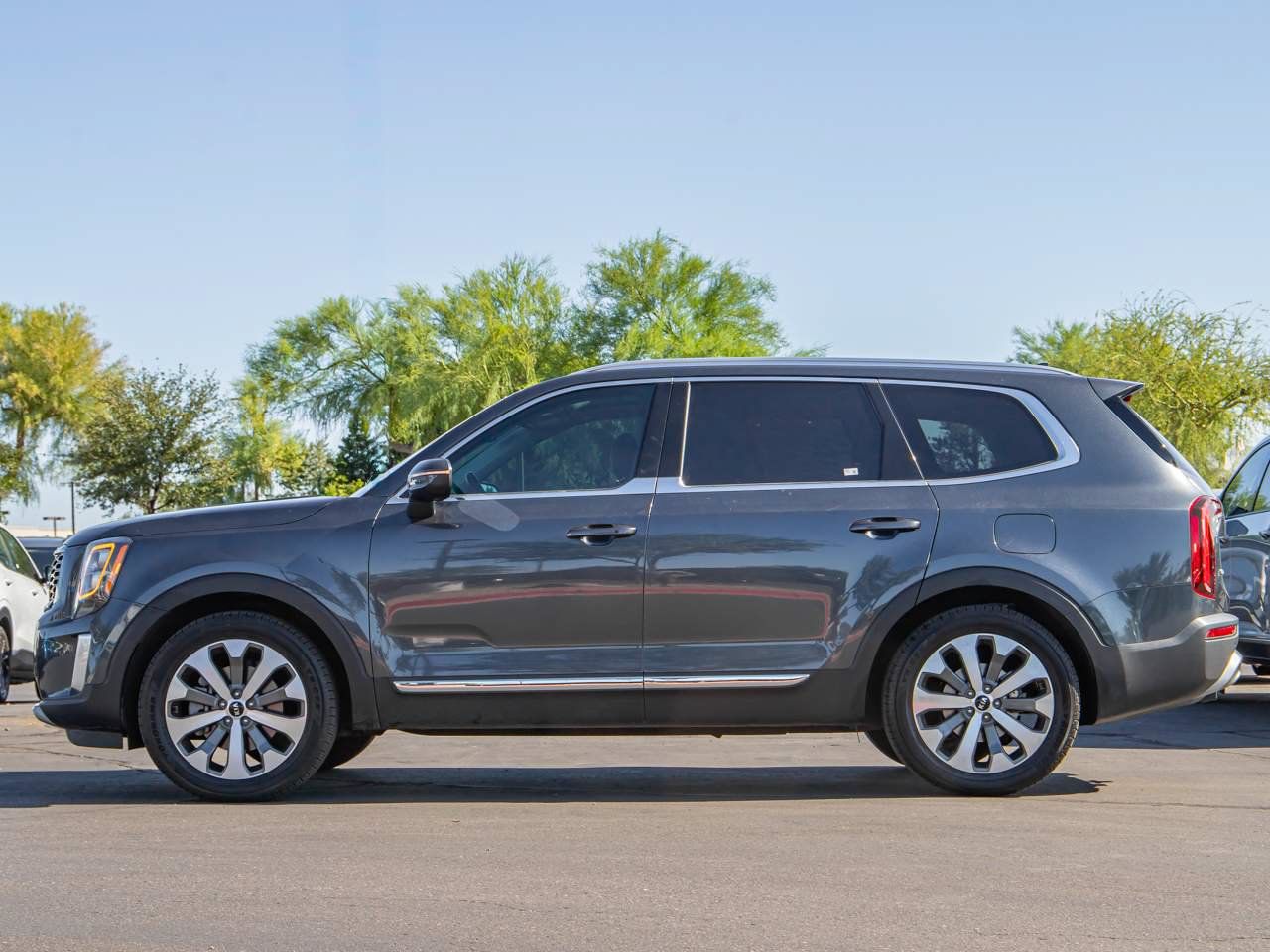 Used 2021 Kia Telluride EX w/ EX Premium Package AWD/4WD image 2