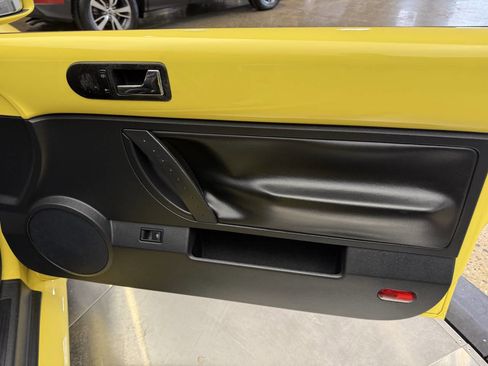 Used 2007 Volkswagen Beetle Convertible image 27