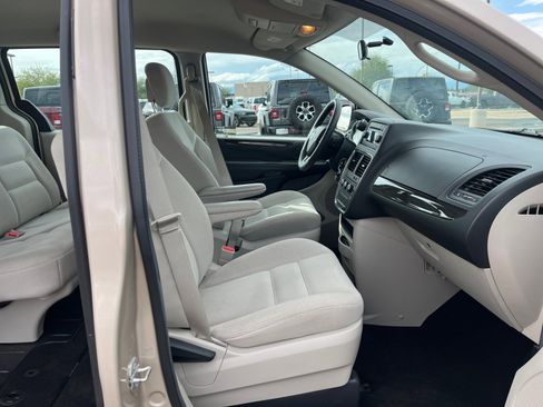 Used 2016 Dodge Grand Caravan American Value Package image 19