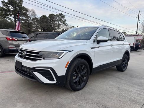 Used 2024 Volkswagen Tiguan SE image 48