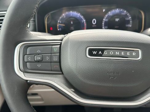 Used 2025 Jeep Wagoneer 4WD w/ Premium Group I image 19