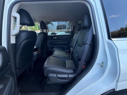 Certified 2026 Nissan Armada SV RWD image 11