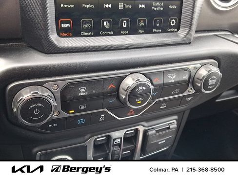 Used 2023 Jeep Wrangler Unlimited Rubicon 4xe AWD/4WD image 17