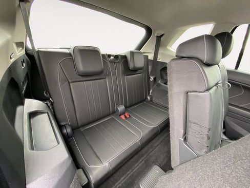 Used 2023 Volkswagen Tiguan SE FWD image 16