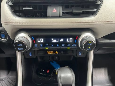 Used 2022 Toyota RAV4 XLE AWD/4WD image 50