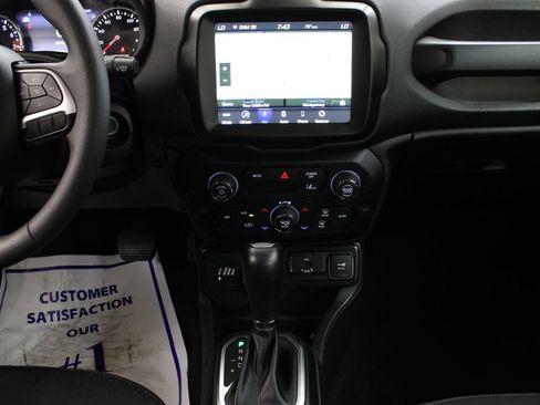 Used 2023 Jeep Renegade Latitude AWD/4WD image 21