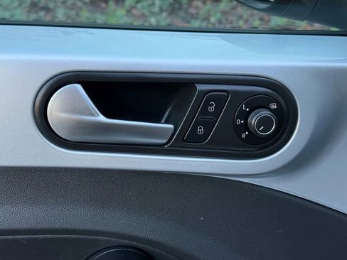 Used 2015 Volkswagen Beetle 1.8T Classic image 25