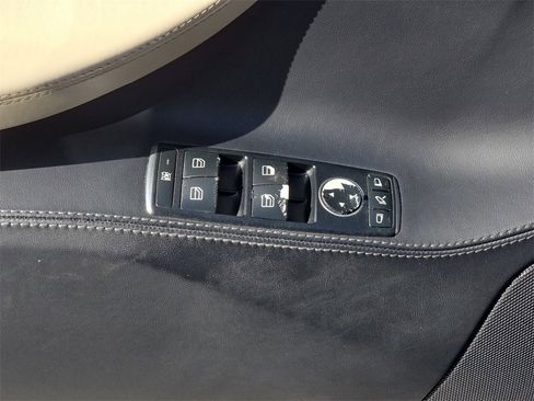 Used 2019 Tesla Model S Performance image 31