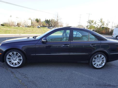 Used 2008 Mercedes-Benz E 350 E 350 4MATIC Sedan 4D image 4