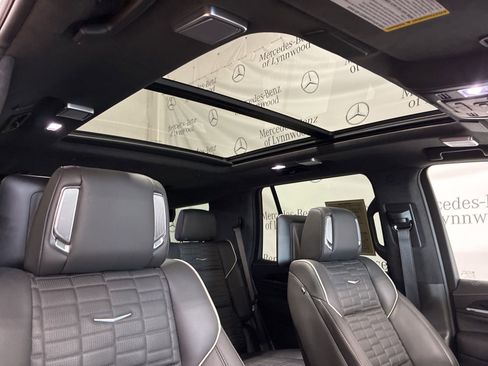 Used 2024 Cadillac Escalade V w/ LPO, ONYX Package image 25
