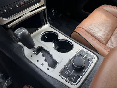 Used 2011 Jeep Grand Cherokee Overland AWD/4WD image 16