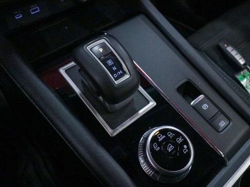 Used 2024 Mitsubishi Outlander SE image 16