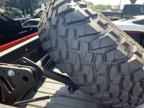 New 2024 Jeep Gladiator Rubicon w/ Technology Group image 18