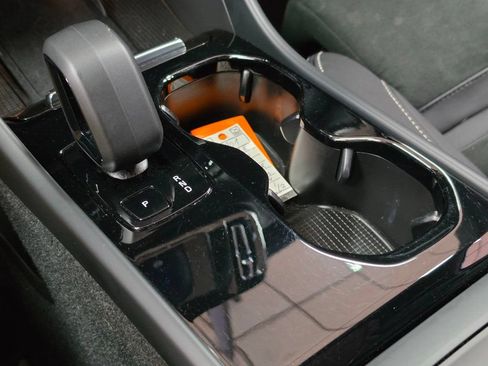 Used 2023 Volvo C40 P8 Recharge Ultimate AWD/4WD image 37