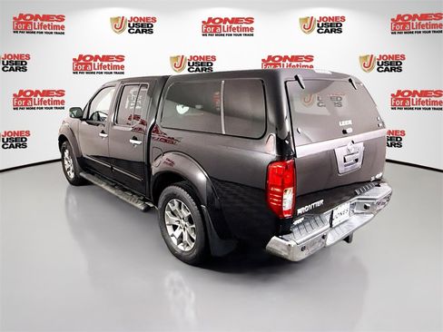 Used 2019 Nissan Frontier SL image 2