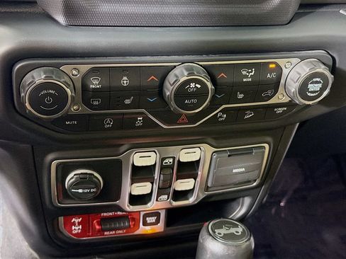 Used 2018 Jeep Wrangler Unlimited Rubicon w/ Steel Bumper Group AWD/4WD image 15