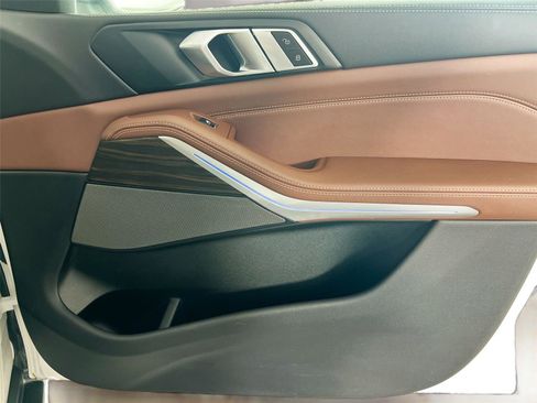 Certified 2024 BMW X5 xDrive50e w/ Premium Package image 31