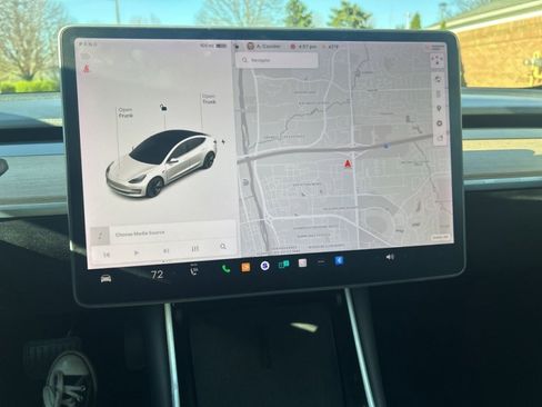 Used 2018 Tesla Model 3 Long Range image 16