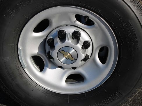 Used 2025 Chevrolet Express 2500 Extended w/ Communications Package image 34