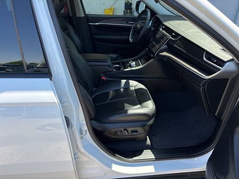 Used 2023 Jeep Grand Cherokee L Limited AWD/4WD image 12