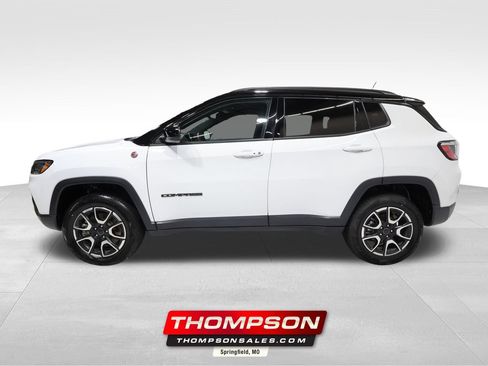 Used 2025 Jeep Compass Trailhawk AWD/4WD image 1