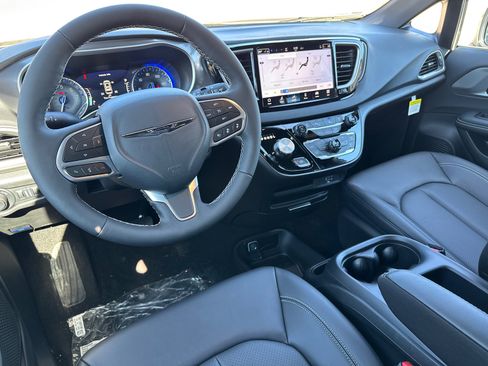 New 2026 Chrysler Voyager LX image 21