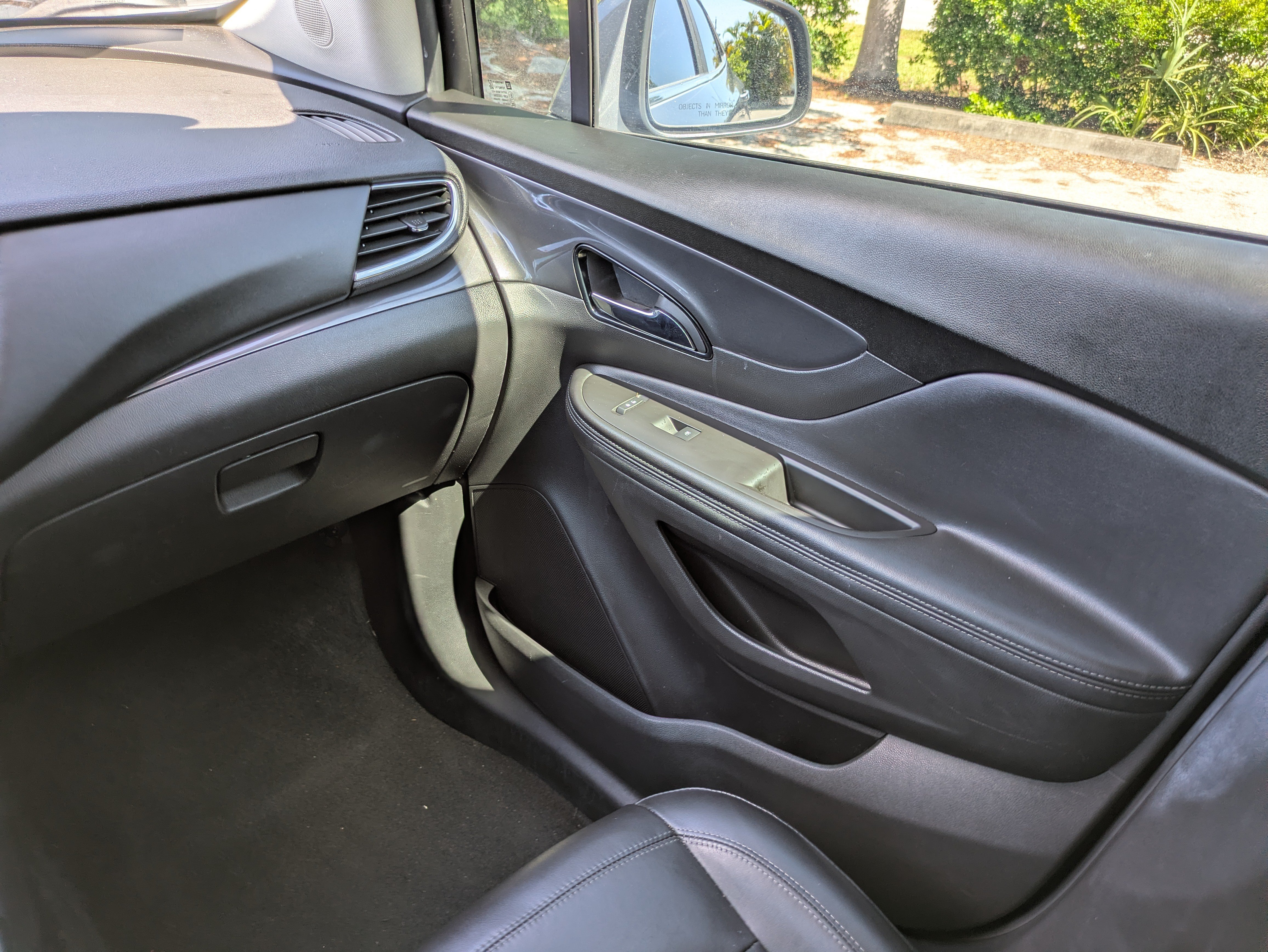 Used 2020 Buick Encore Essence FWD image 18