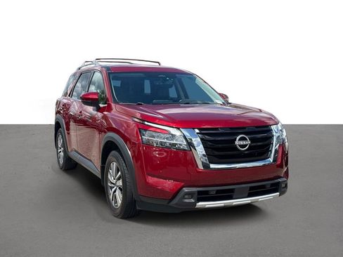 Used 2023 Nissan Pathfinder SL AWD/4WD image 2