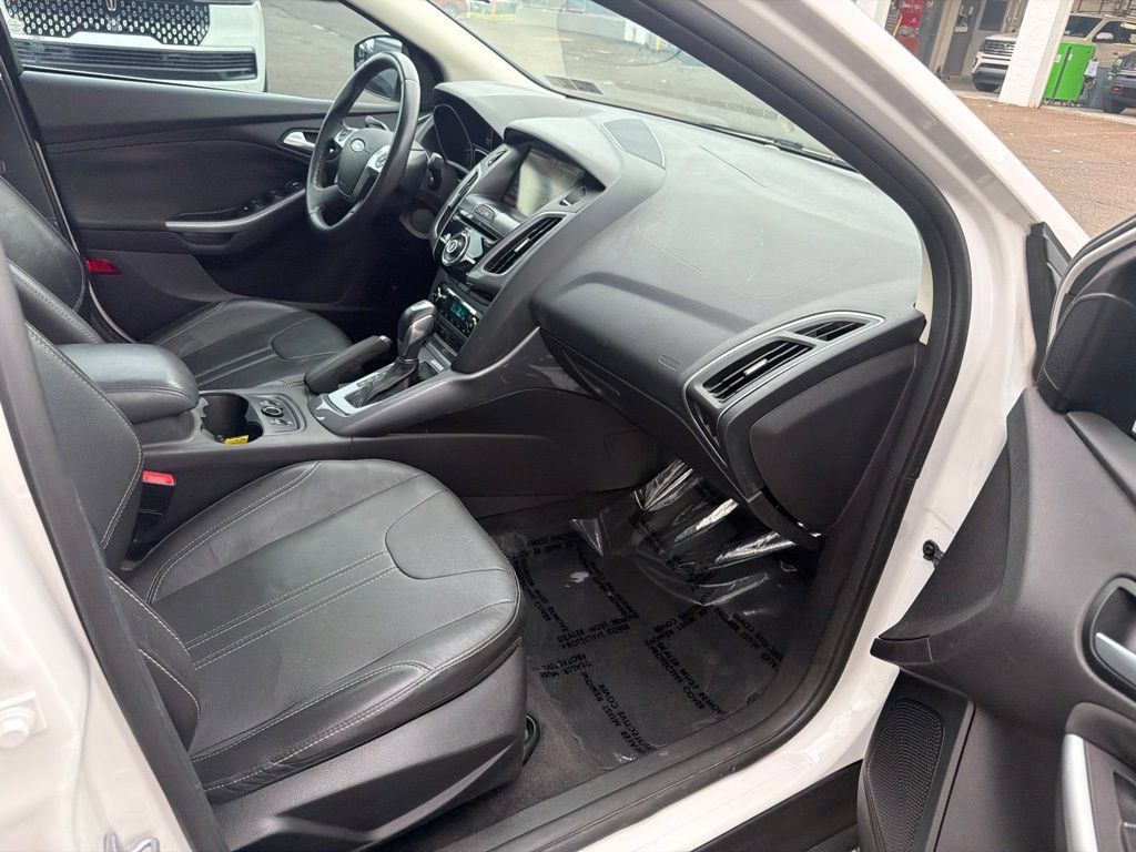 Used 2014 Ford Focus Titanium FWD image 16
